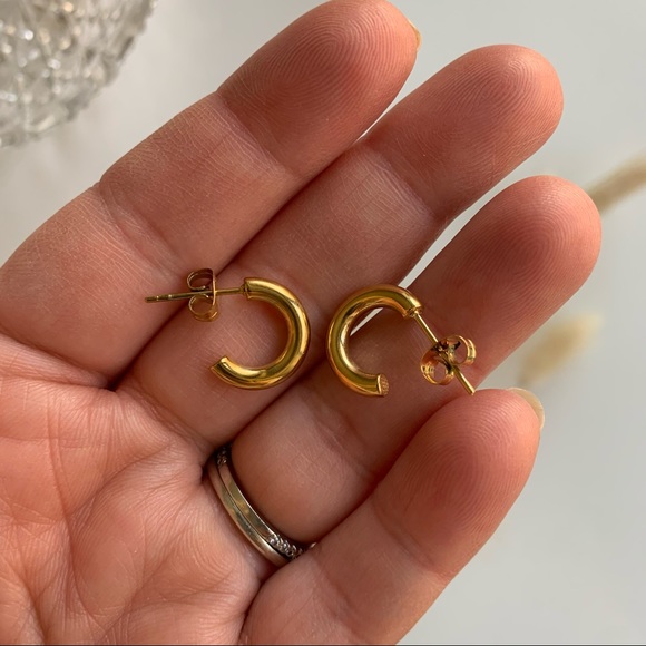 18k Gold Small Hoop Earrings Minimalist - Picture 8 of 9